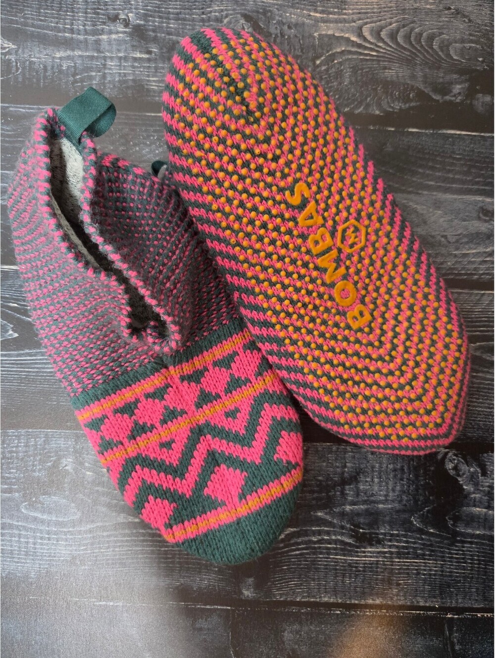 Bombas Women’s Gripper Slippers Size M 9-11.5 Pink Green Fair Isle Knit